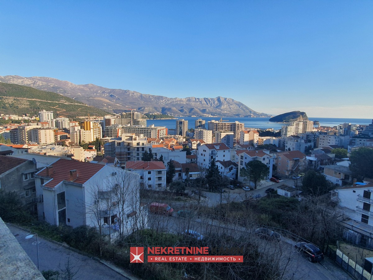  Dvosoban stan sa panoramaskim pogledom na more i grad