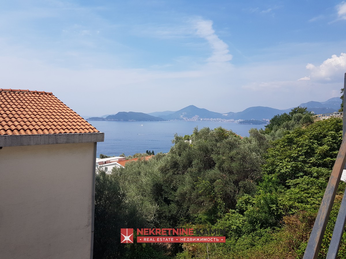 Na prodaju dvosoban stan 48m2+40m2 terasa, Sveti Stefan