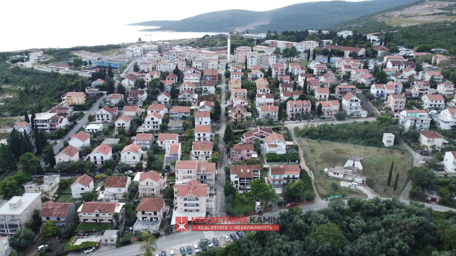 Kuća sa apartmanima 250 od Luštice bay