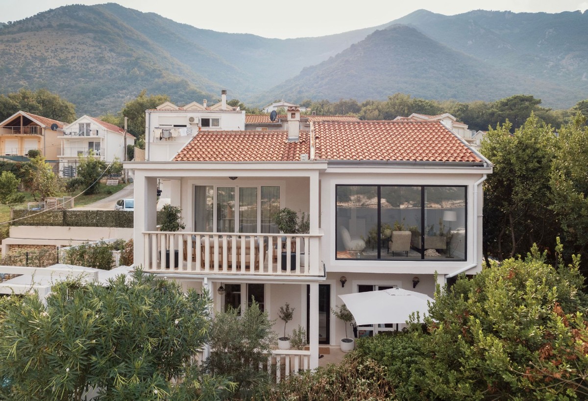 Beautiful villa with sea view and swimming pool in Boka Bay, Kotor, Prcanj