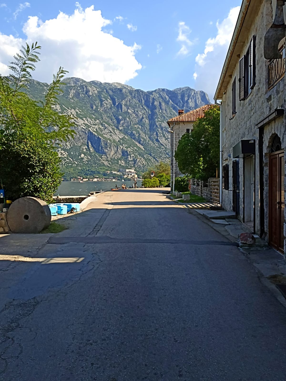 Renovirana garsonjera 10m od mora, Kotor, Prčanj