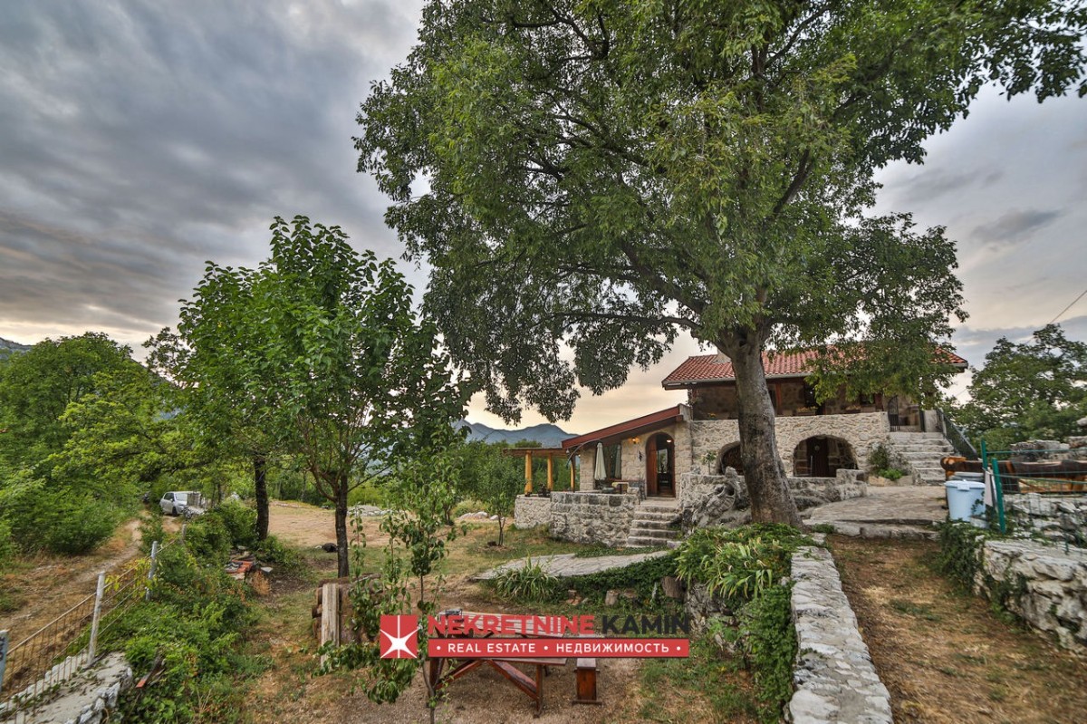 A stone house with a large plot of land, located near Lake Skadar and the River Crnojević.